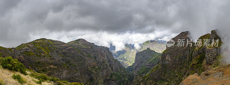 马德拉岛的Pico do ariiro山的全景